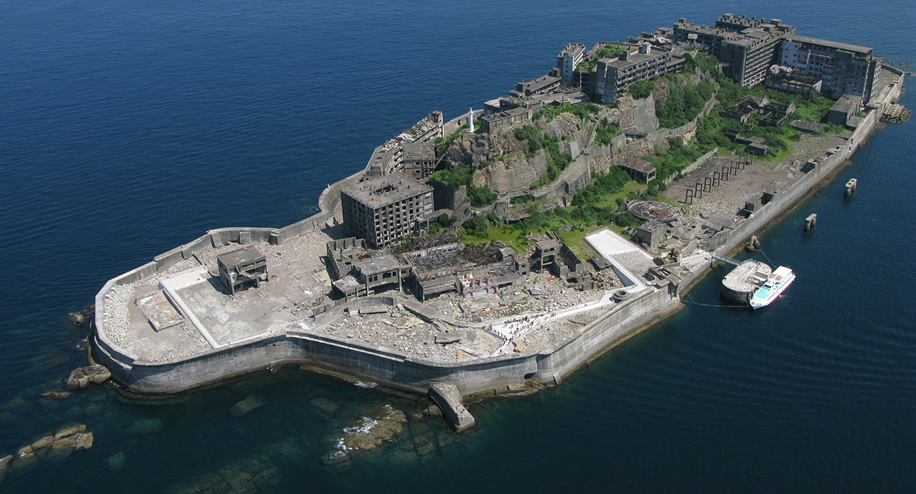 フォトジェニックな世界遺産「軍艦島」で、時空を超えた